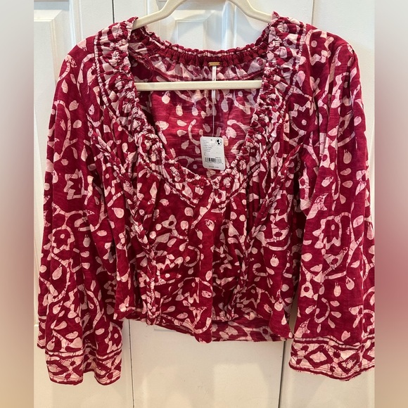 FREE PEOPLE On The Block Batik Print Bell Sleeve Top Berry L NWT - Picture 5 of 6